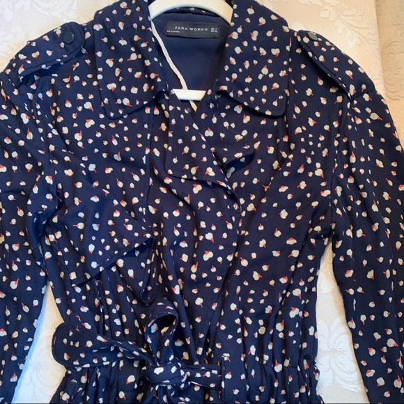 Zara trench coat / like new - Picture 2 of 3